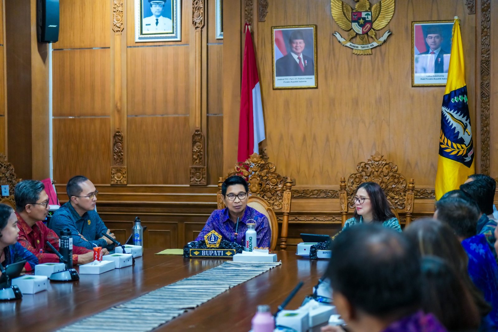 Foto/Ist. High Level Meeting: Bupati Badung I Wayan Adi Arnawa didampingi Sekda Badung IB. Surya Suamba saat High Level Meeting TPID Kabupaten Badung, di Ruang Nayaka Gosana I, Puspem Badung, Selasa, (11/3).