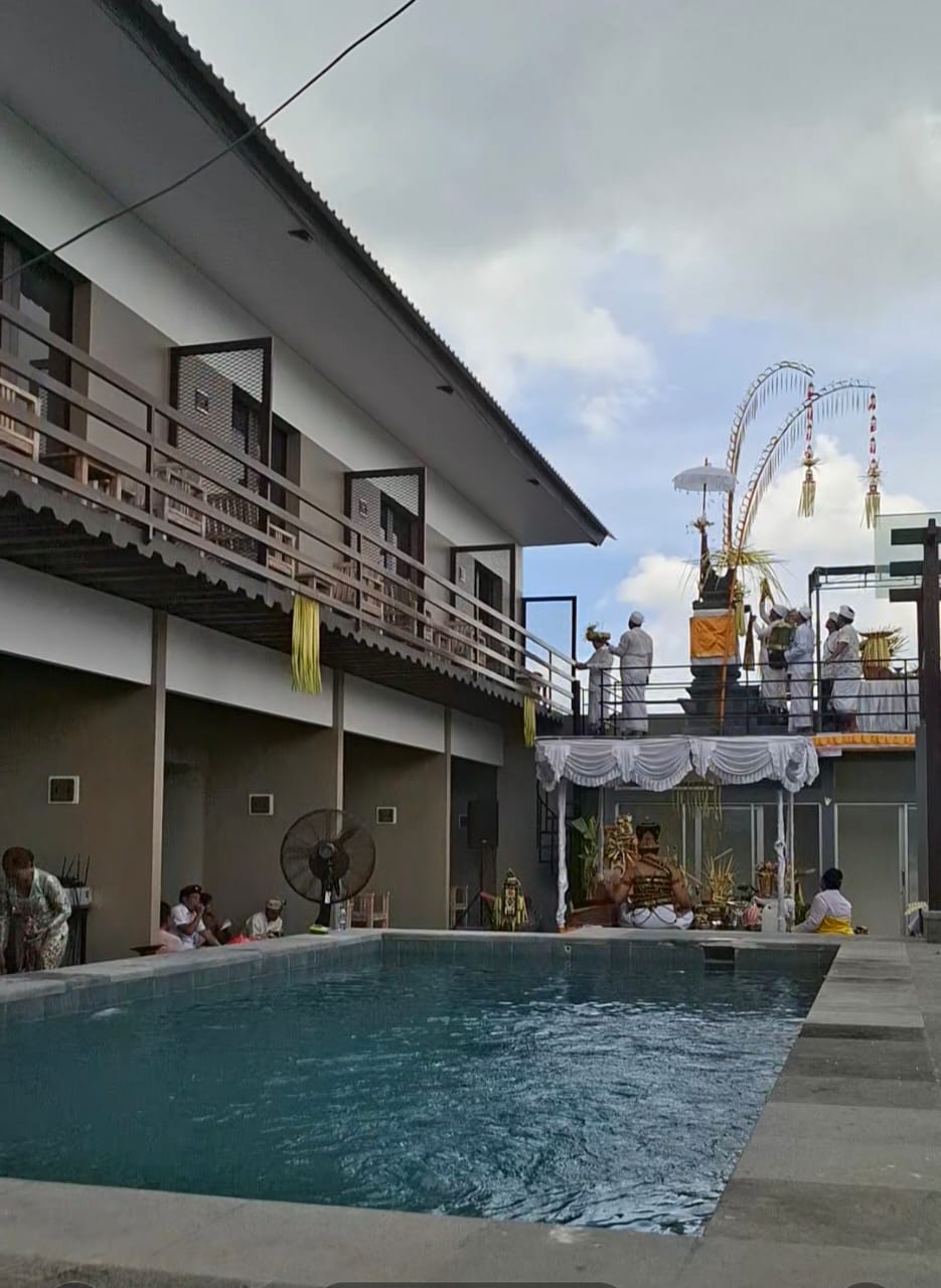 Foto/Ist Melaspas: Upacara Melaspas Suba 2 Guest House di Jl. Pura Masuka, Br. Wanagiri, Ungasan, Badung.
