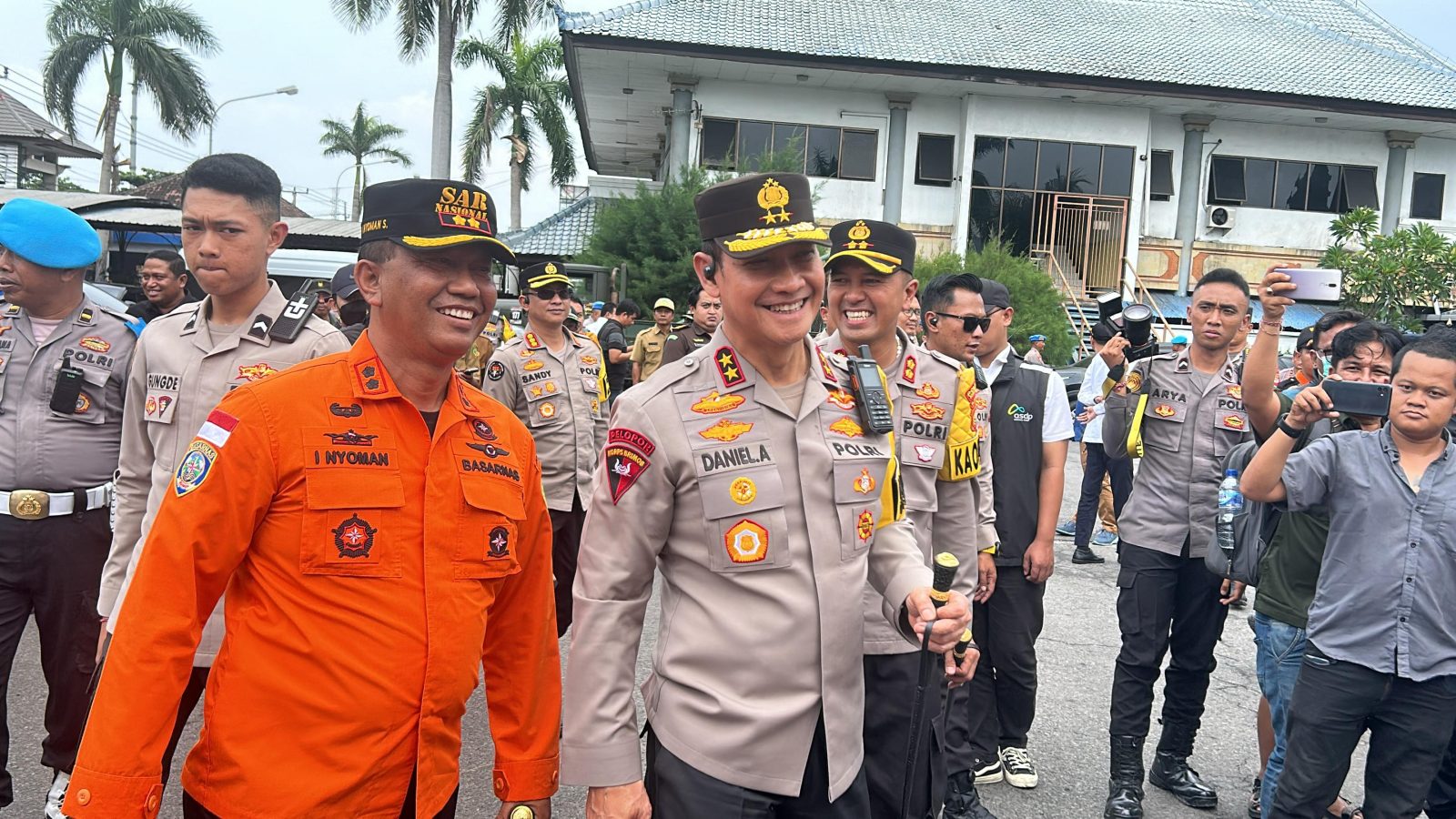 Foto:Ist Kapolda Bali: Kapolda Bali saat melakukan peninjauan Posko Mudik Lebaran di Penyebrangan Gilimanuk.