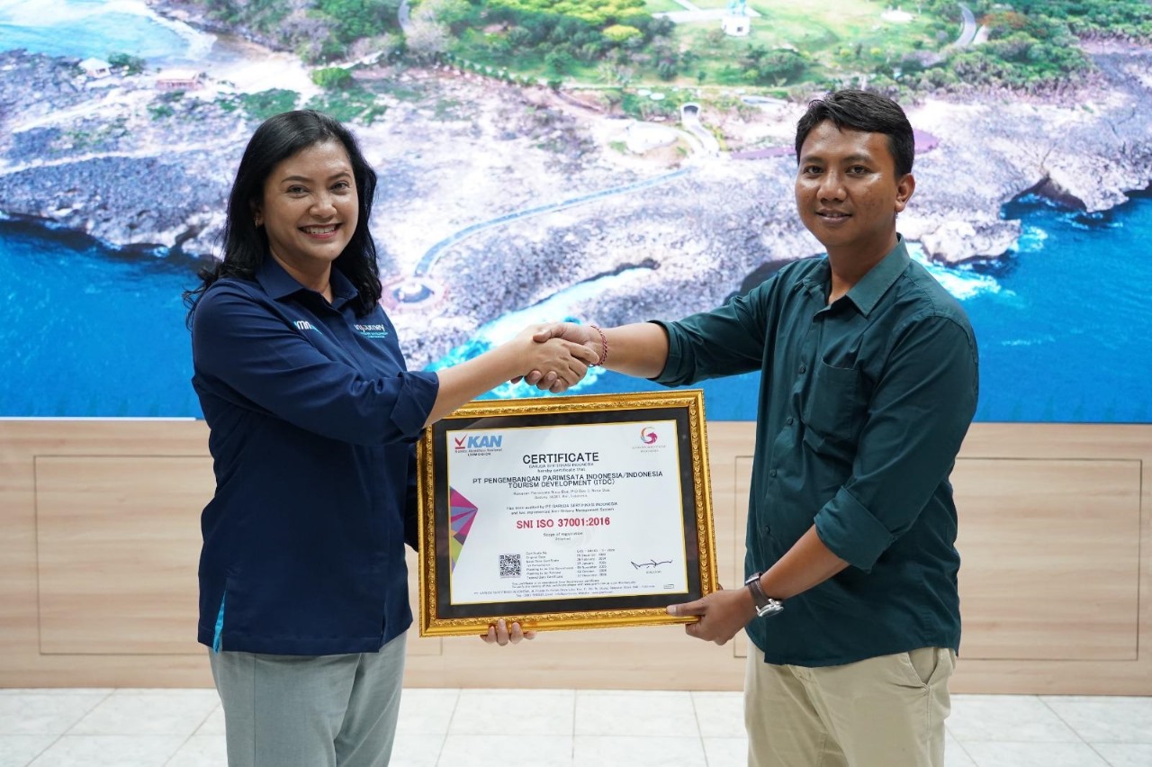 Foto/Ist (ITDC) WBK: Sertifikasi ISO SMAP yang berhasil dipertahankan ITDC berkat komitmen dalam menciptakan Wilayah Bebas dari Korupsi (WBK) dan Wilayah Birokrasi Bersih Melayani (WBBM).