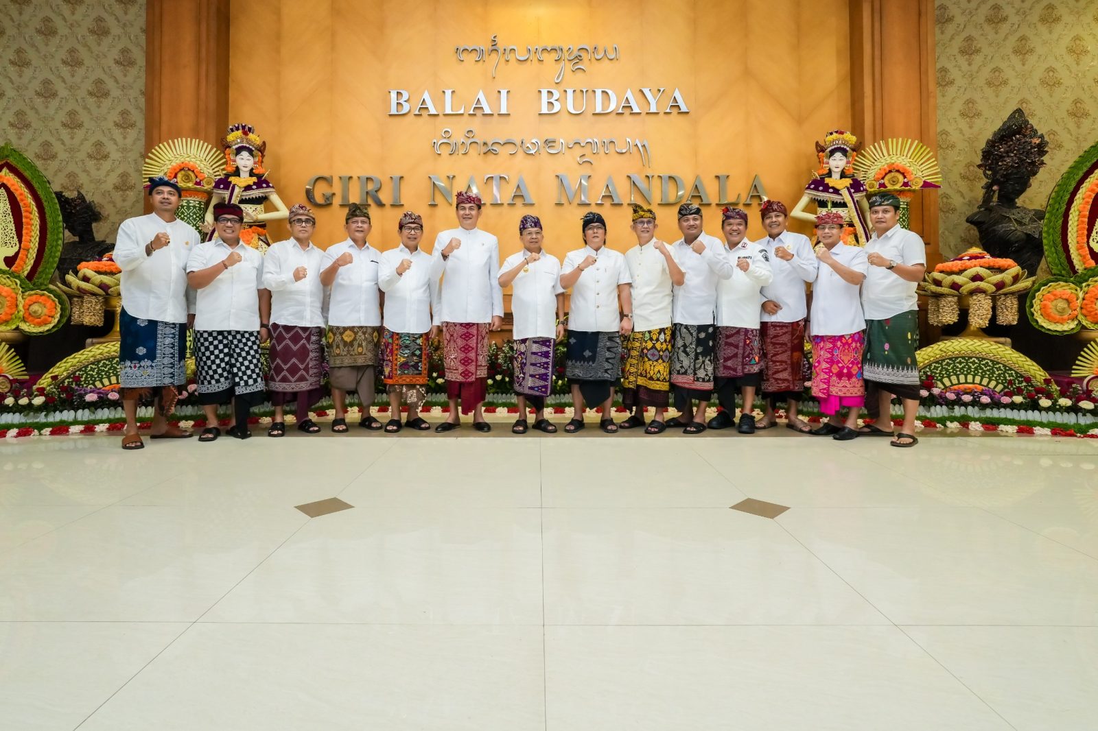 Foto:Ist. Rakor: Bupati Badung I Wayan Adi Arnawa bersama Wabup. Bagus Alit Sucipta mendampingi Gubernur Bali Wayan Koster dan Wagub Nyoman Giri Prasta serta Kepala Daerah Kab/Kota se-Bali saat Rakor Pemerintahan Daerah di Gedung Budaya Giri Nata Mandala, Puspem Badung, Rabu (12/3).