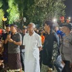 Foto:Ist. Parade: Bendesa Adat Kutuh, Jro Nyoman Mesir didampingi Perbekel Kutuh, Jro Nyoman Mesir saat membuka parade ogoh-ogoh Desa Adat Kutuh.