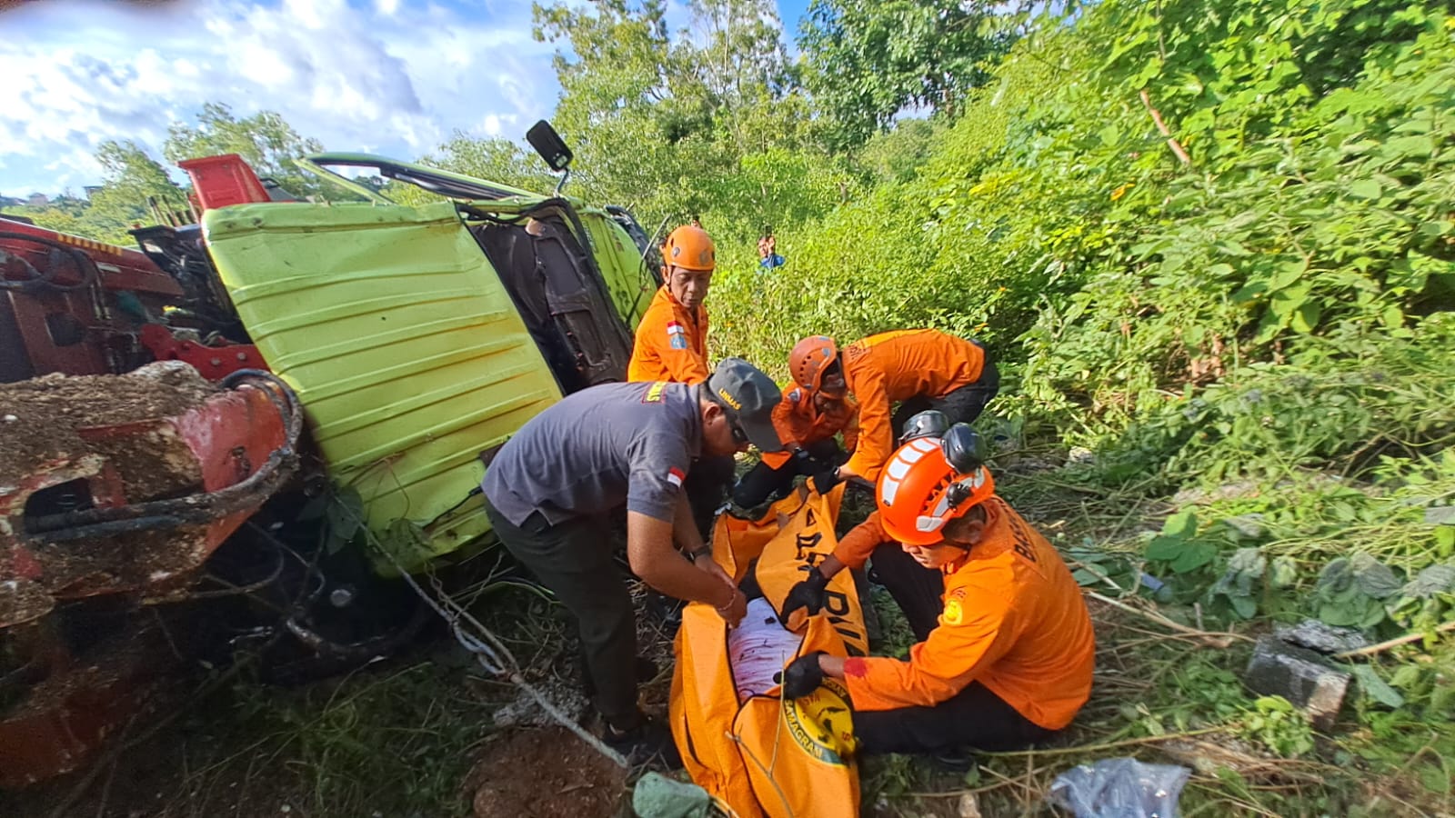 Foto: Ist. Sopir Meninggal: Sopir truk angkut alat berat yang meninggal saat  dievakuasi tim SAR