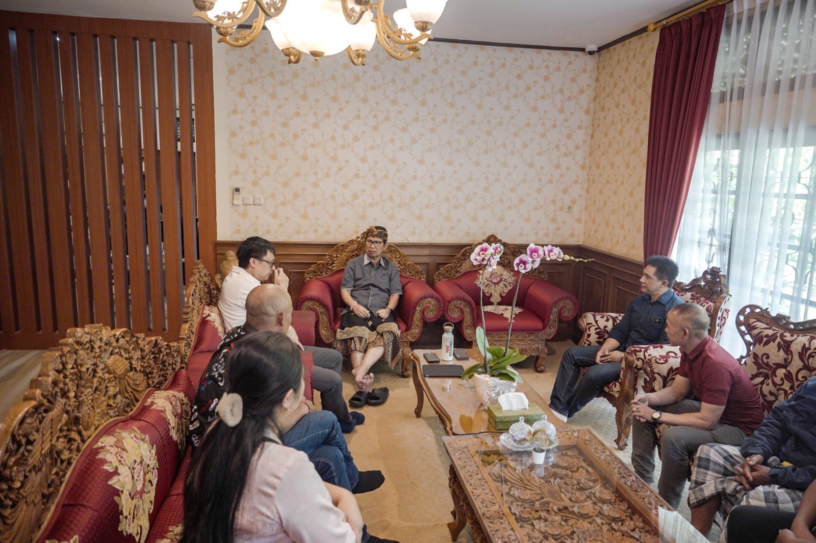 Foto/Ist. Tukad Bangkung: Bupati Badung I Wayan Adi Arnawa saat rapat koordinasi terkait dengan Penataan Jembatan Tukad Bangkung, Desa Pelaga, Petang di Rumah Jabatan Bupati Badung.