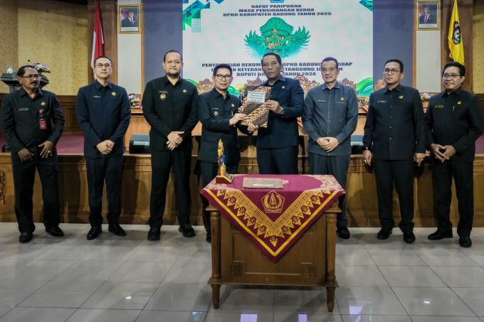 Foto/Ist DPRD:Bupati Wayan Adi Arnawa dan Wabup Bagus Alit Sucipta menghadiri Rapat Paripurna DPRD Kabupaten Badung Masa Persidangan Kedua Tahun 2025, di Ruang Rapat Kerta Gosana, Puspem Badung.