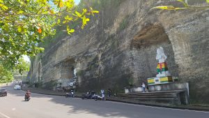 Ikon: Patung Panca Pandawa yang menjadi Ikon DTW Pantai Pandawa