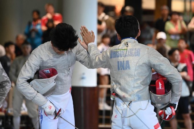 Foto/Ist. Lolos: Tiga Atle Sabel Putra Indonesia memenuhi target lolos ke babak utama nomor Individual pada Kejuaraan Anggar Asia 2025