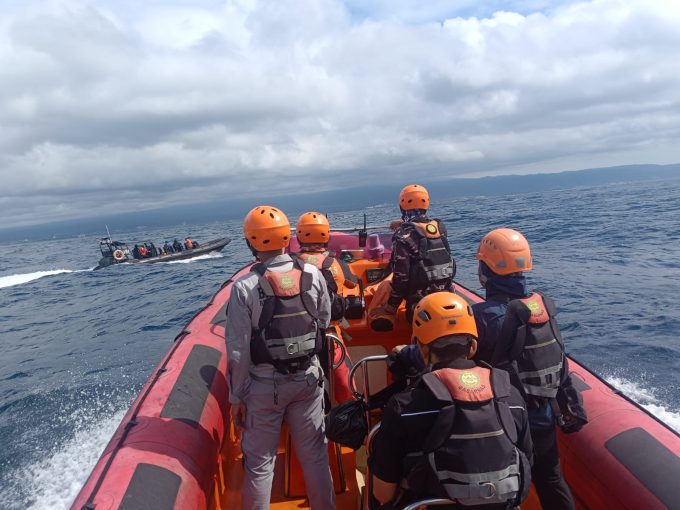 Foto/Ist Pencarian: Tim SAR masih melakukan pencarian korban KMP Tunu Pratama Jaya