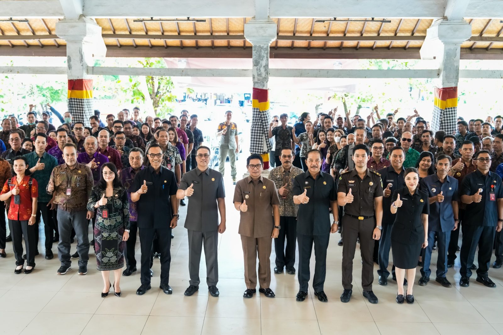Foto/Ist Bupati Wayan Adi Arnawa secara resmi mencanangkan pelaksanaan pendataan potensi pajak daerah secara serentak di Kabupaten Badung, Selasa (8/7), di Wantilan Pura Dang Kahyangan Petitenget, Kerobokan, Kuta Utara.