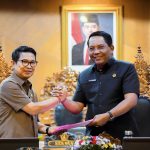 Foto/Ist Bupati I Wayan Adi Arnawa saat Rapat Paripurna Masa Sidang Ketiga dengan Agenda Penyampaian Pandangan Umum Fraksi-Fraksi dan Penyampaian Jawaban Pemerintah di Ruang Sidang Utama Gosana Kantor DPRD Badung,