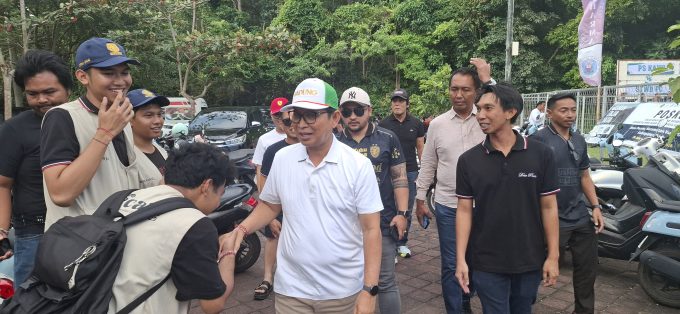 Foto/Ist Hadiri Turnamen: Bupati Badung, I Wayan Adi Arnawa saat menghadiri Turnamen Sepak Bola, STWD CUP XII 2025.