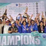 Foto/Ist Pertahankan Mahkota: STWD FC yang berhasil mempertahankan Mahkota dan berhak membawa piala bergilir STWD CUP yang diserahkan Camat Kutsel, I Ketut Gede Arta.