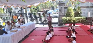 Foto/Ist Meriah: Suasana meriah menghiasi Kantor Desa Pecatu saat para siswa Pecatu Adu Kreativitas di HUT RI dan Pemprov Bali