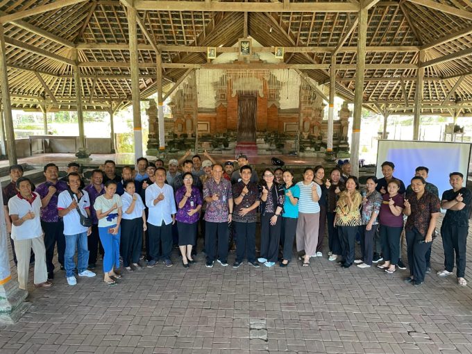 Foto/Ist Foto bersama: Pengurus Koperasi Desa Merah Putih (KDMP) Tenganan berfoto bersama Narasumber dan pesert.a penyuluhan