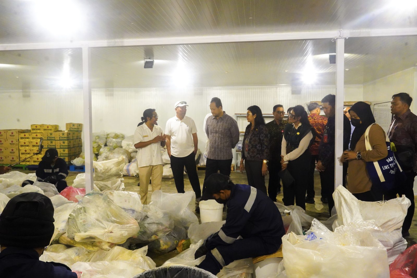 Foto/Ist Wabup Bagus Alit Sucipta meresmikan B.Bot di Finns Beach Club, Desa Tibubeneng, Kuta Utara, Selasa (19/8).