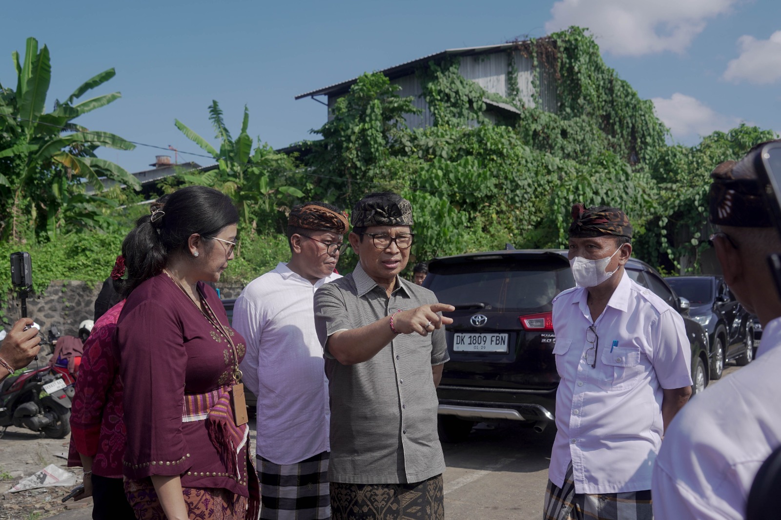 Foto/Ist Bupati Wayan Adi Arnawa saat meninjau TPST Desa Adat Kapal di Jalan Tambaksari No.27, Kelurahan Kapal, Mengwi,
