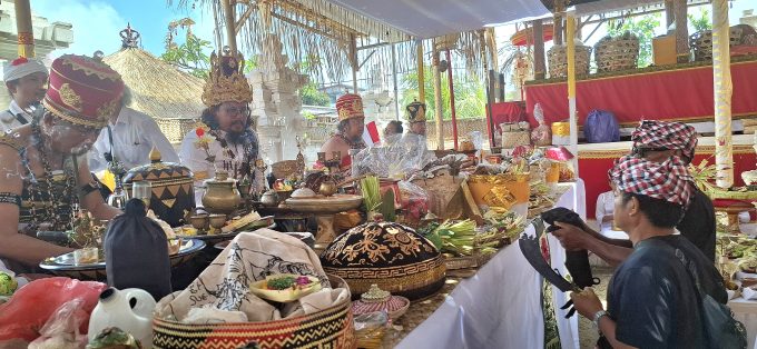 Foto Istimewa Tawur Walik Sumpah: Foto-Foto Upacara Tawur Agung Walik Sumpah Karya Ngenteg Linggih, Mapadudusan Agung di Pura Desa, Desa Adat Kutuh.