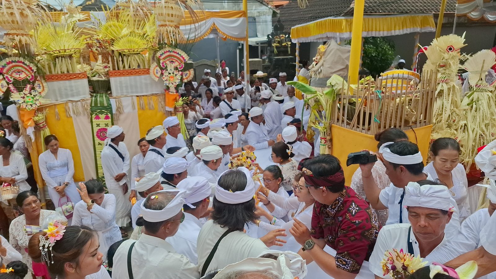 Foto/Ist Puncak Karya: Foto-foto Prosesi Puncak Karya Ngenteg Linggih lan Pedudusan  Agung di Pura Desa, Desa Adat Kutuh.