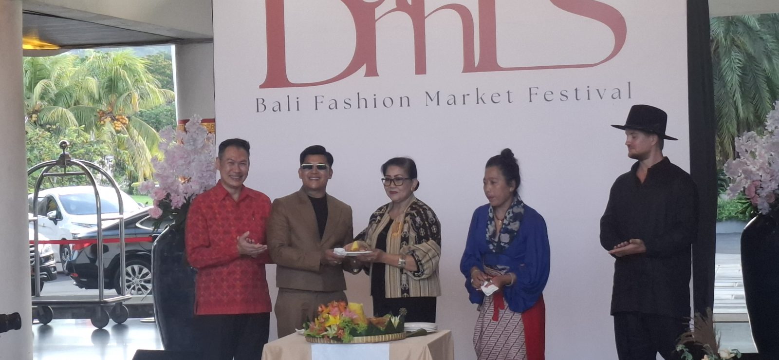 Foto: Ketua Dekranasda Provinsi Bali, Putri Suastini Koster, saat meresmikan peluncuran BAMFES.