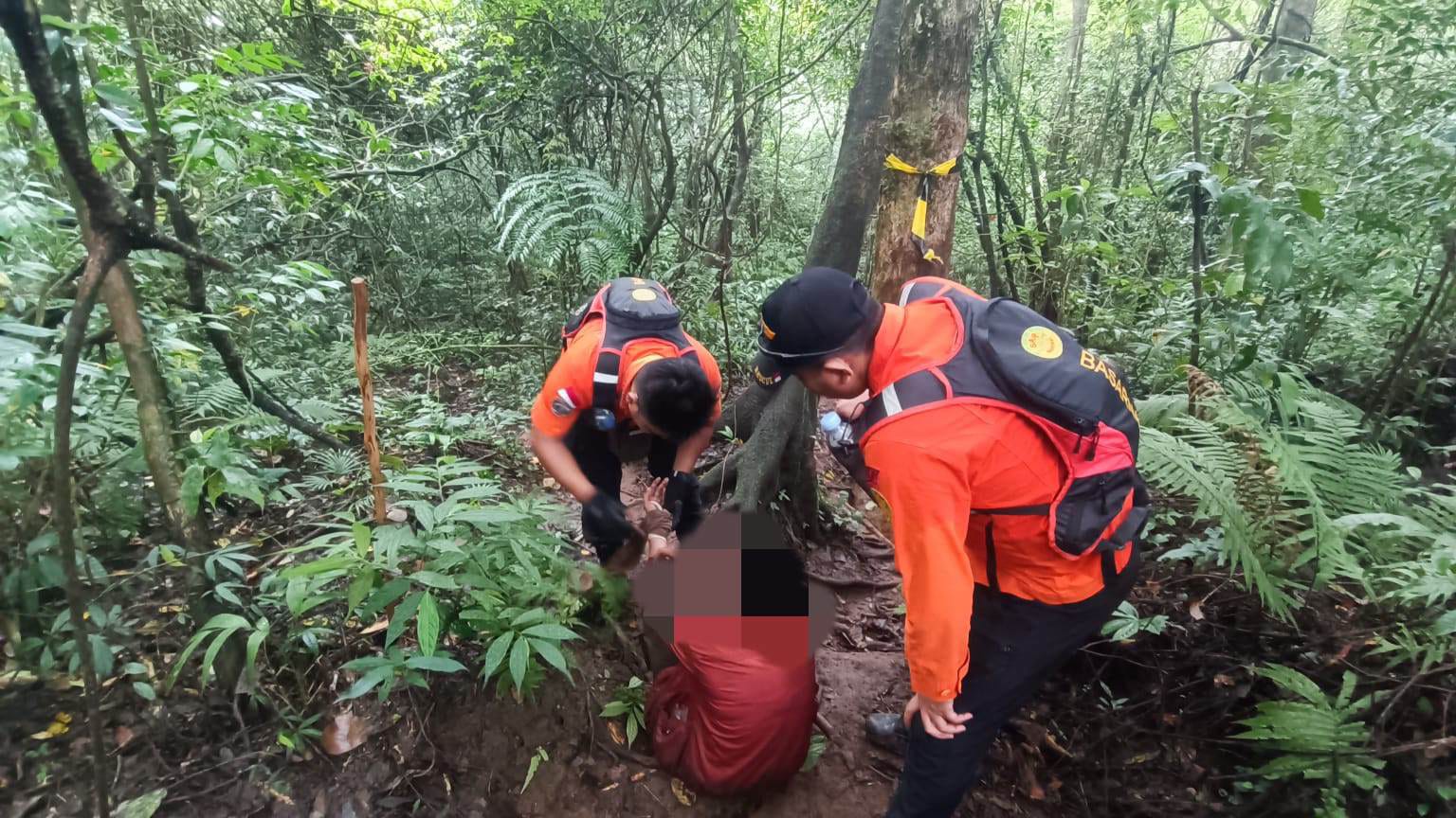 Foto/Ist Keram: 4 Pendaki saat dievakuasi Tim SAR
