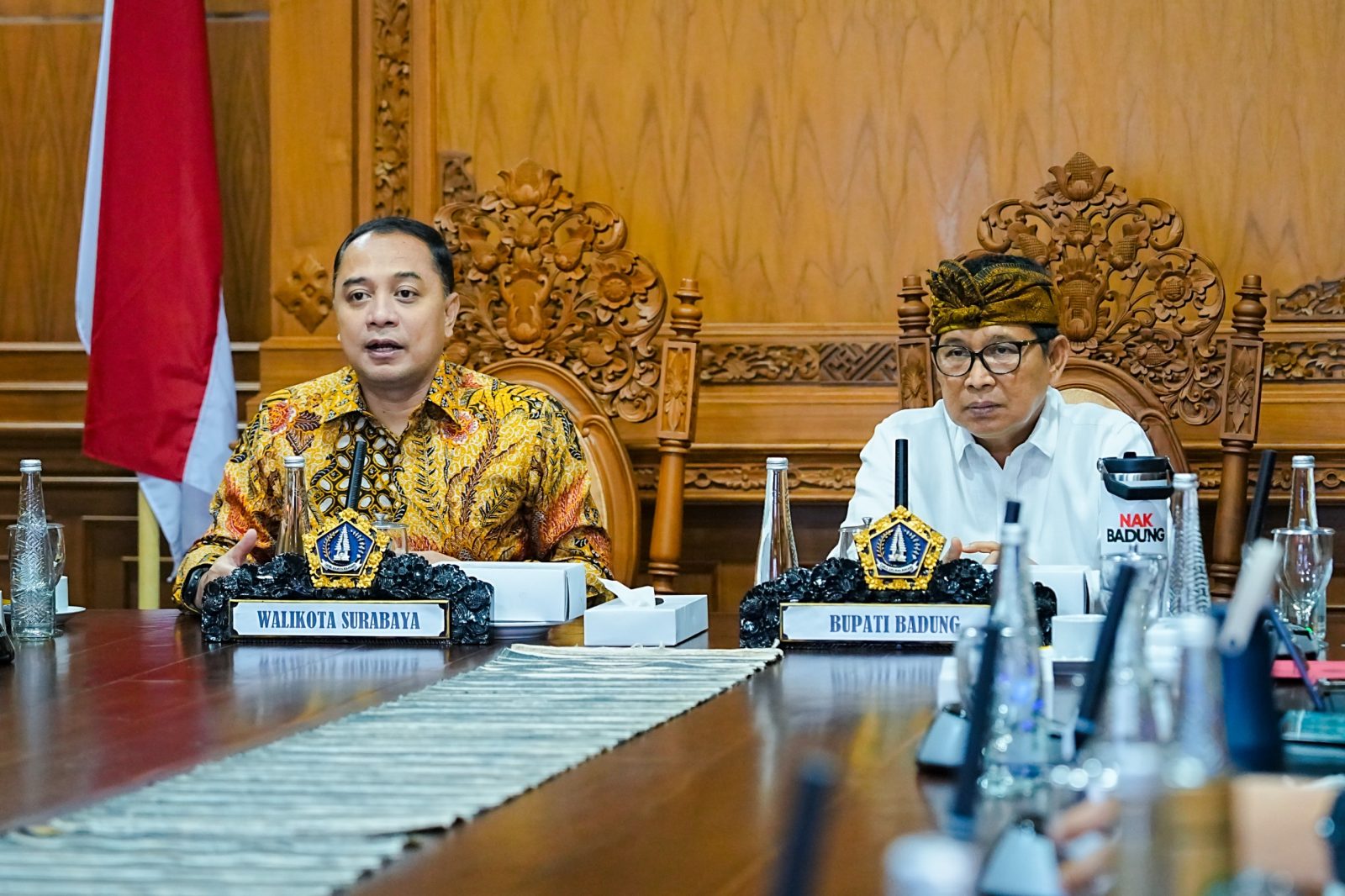 Photo/Courtesy Regent Wayan Adi Arnawa receives an official visit from Surabaya Mayor Eri Cahyadi at the Nayaka Gosana Room, Badung Government Center, Friday (Dec 5).