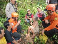 Foto Istimewa Selamat: Nenek Baca saat ditemukan selamat.