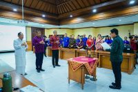 Foto Istimewa Bupati Wayan Adi Arnawa dan Wabup Bagus Alit Sucipta mengambil sumpah jabatan dan melantik Direksi Perumda Pasar dan Pangan Mangu Giri Sedana Kabupaten Badung.