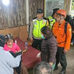 Photo Courtesy Teen Hiker: The teenage hiker during evacuation by the joint SAR team from Mount Abang.