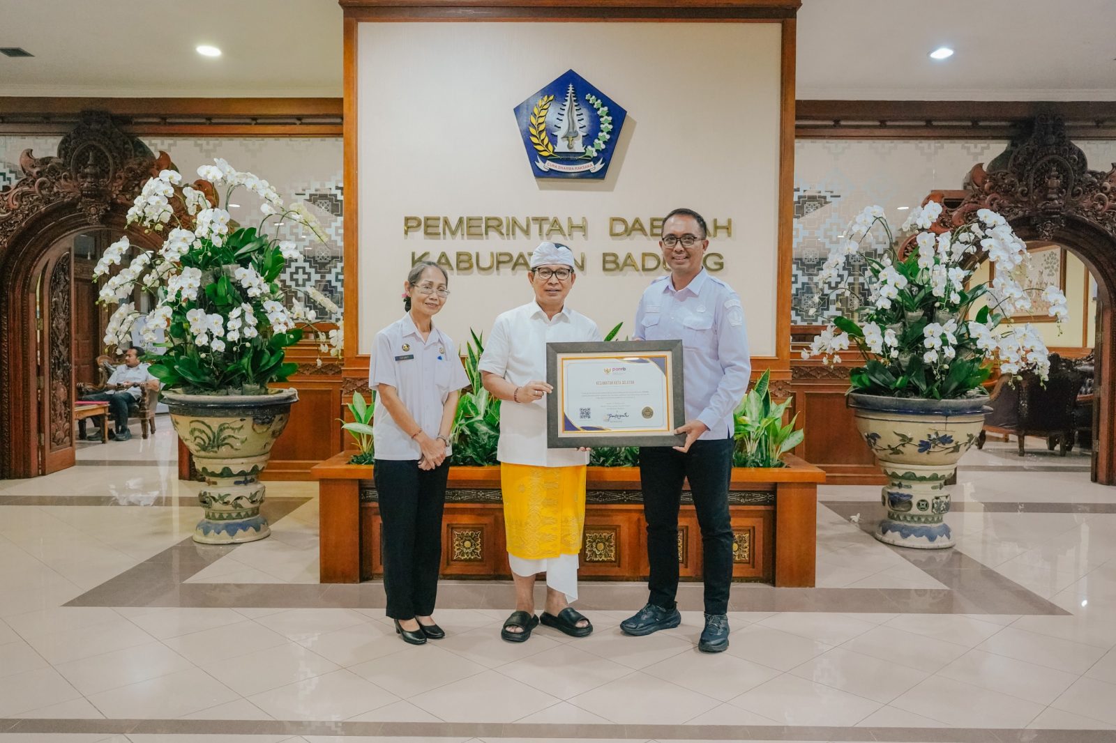 Photo Courtesy Regent Adi Arnawa receives recognition awarded to three OPDs within the Badung Regency Government as Clean and Service-Oriented Bureaucratic Zones (WBBM) by the Ministry of Administrative and Bureaucratic Reform, Wednesday (Feb 18).