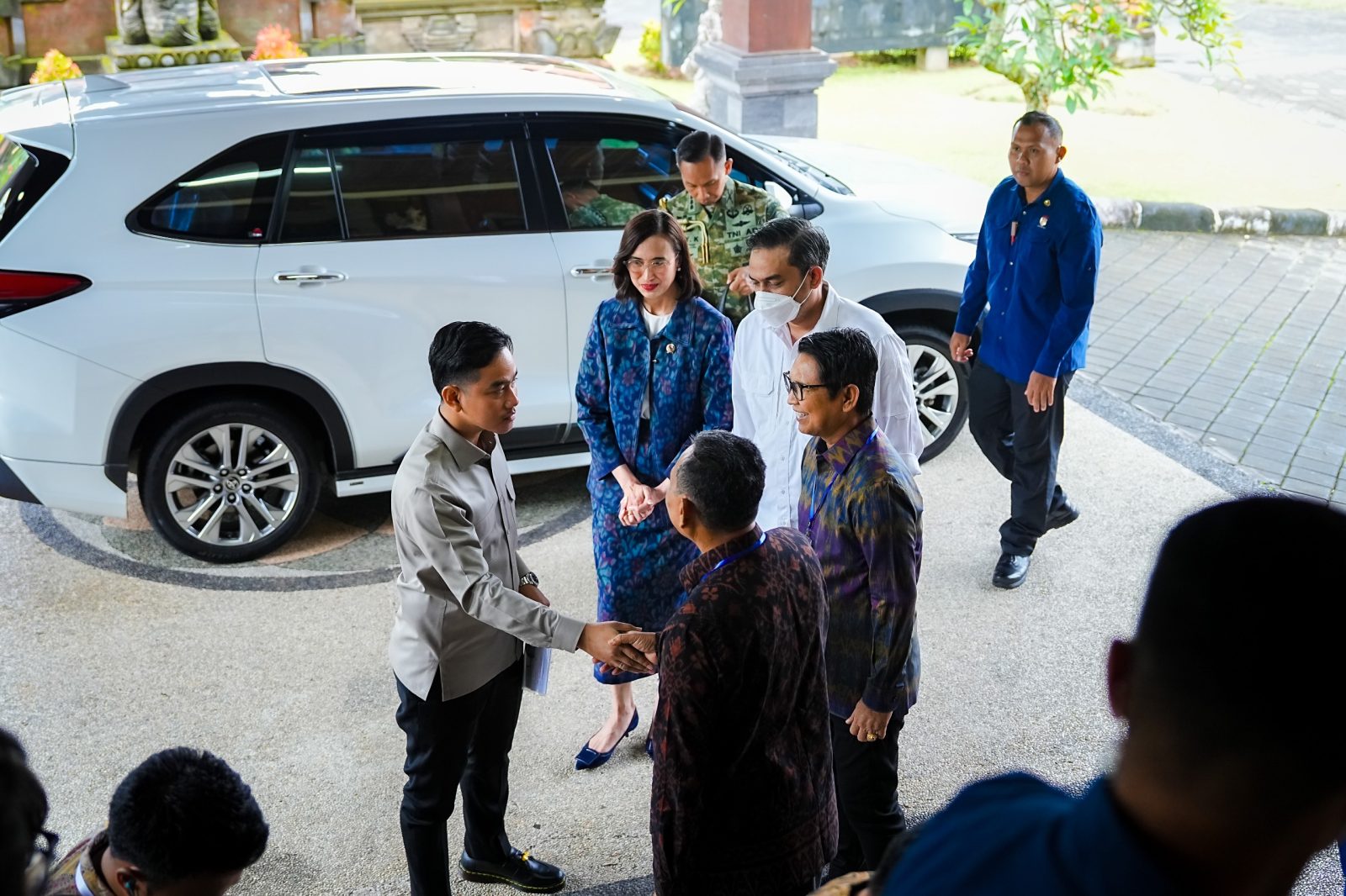 Foto/Ist Bupati Wayan Adi Arnawa saat menyambut kunjungan kerja Wakil Presiden RI, Gibran Rakabuming Raka, ke Provinsi Bali di Gedung Widyatula, Politeknik Pariwisata Bali, Kampial, Nusa Dua.