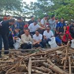 Foto/Ist. Bupati Adi Arnawa bersama Ketua TP PKK Ny. Rasniathi Adi Arnawa saat mengikuti Korve Aksi Bersih sampah di Pantai Jimbaran, Kelurahan Jimbaran, Kuta Selatan.