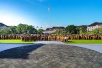 Foto/Ist Bupati Adi Arnawa saat memberikan pengarahan kepada seluruh Pejabat dan Pegawai Pemkab Badung dalam upaya penguatan komitmen bersama pelaksanaan Asper dan PSBS pada Apel Bersama di Lapangan Puspem Badung.