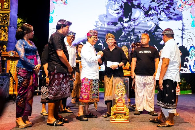 Foto Istimewa Dharma Shanti: Dharma Shanti Dresta Lango Desa Adat Bualu XX yang dihadiri Bupati Badung, Wayan Adi Arnawa.