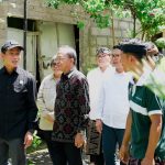 Foto/Ist. Bupati Adi Arnawa bersama Gubernur Wayan Koster saat mendampingi kunjungan kerja Menteri Lingkungan Hidup/Kepala BPLH Hanif Faisol Nurofiq dalam peninjauan pengelolaan sampah berbasis masyarakat di Kabupaten Badung.   Foto/Ist. Bupati Adi Arnawa bersama Gubernur Wayan Koster saat mendampingi kunjungan kerja Menteri Lingkungan Hidup/Kepala BPLH Hanif Faisol Nurofiq dalam peninjauan pengelolaan sampah berbasis masyarakat di Kabupaten Badung.   Foto/Ist. Bupati Adi Arnawa bersama Gubernur Wayan Koster saat mendampingi kunjungan kerja Menteri Lingkungan Hidup/Kepala BPLH Hanif Faisol Nurofiq dalam peninjauan pengelolaan sampah berbasis masyarakat di Kabupaten Badung.  