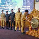Foto/Ist Bupati Wayan Adi Arnawa didampingi Wabup Bagus Alit Sucipta saat membuka Musrenbang RKPD Semesta Berencana Kabupaten Badung Tahun 2027 di Ruang Pertemuan Kertha Gosana, Puspem Badung, Senin (30/3).  