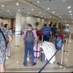 Foto Istimewa Normal: Suasana di Bandara Ngurah Rai tetap normal meski sejumlah penerbangan rute Timur Tengah terdampak penyesuaian jadwal.
