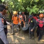 Foto Istimewa Evakuasi: Evakuasi Korban banjir bandang Kedua oleh Tim SAR Gabungan.