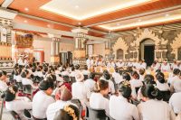 Foto/Ist Bupati Wayan Adi Arnawa saat hadiri Karya Ngenteg Linggih Wraspati Kalpa, Tawur Madya dan Padudusan Alit di Banjar Adat Uma Kapal, Kelurahan Kapal, Mengwi.