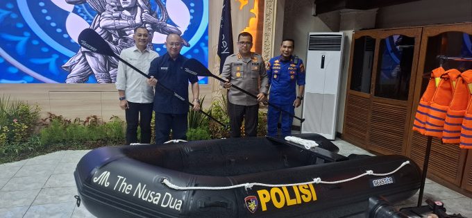 Foto Istimewa Patroli Laut: Penyerahan bantuan olehn ITDC kepada Satpolaiur dalam meningkatkan Patroli laut di perairan Nusa Dua.