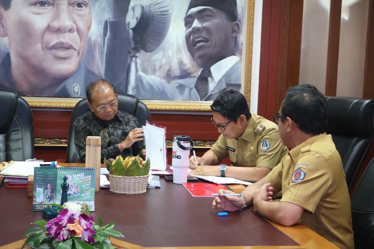 Foto Istimewa Bupati I Wayan Adi Arnawa menandatangani perjanjian kerjasama pembangunan fasilitas Pengolahan Sampah menjadi Energi Listrik (PSEL) Denpasar Raya di Kantor Gubernur Bali, Renon, Denpasar.