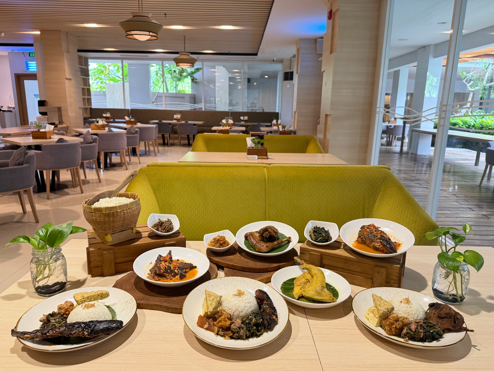 Photo Courtesy Fairfield by Marriott Bali Kuta Sunset Road presents an exclusive collaboration with Mangut Lele Mbok Marto, bringing the authentic taste of Yogyakarta to Jejaton Restaurant for a limited time.