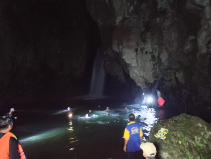 Foto Istimewa Pencarian: Tim SAR melakukan pencarian Pegawai BPS yang Tenggelam di Air Terjun Tembok Barak