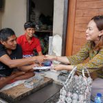 Foto Istimewa Disabilitas: Ketua GOW Badung, Nyonya Yunita Alit Sucipta, mengunjungi perajin disabilitas I Ketut Tirtayasa dalam kegiatan home visit di Banjar Beng, Desa Carangsari, Kecamatan Petang.