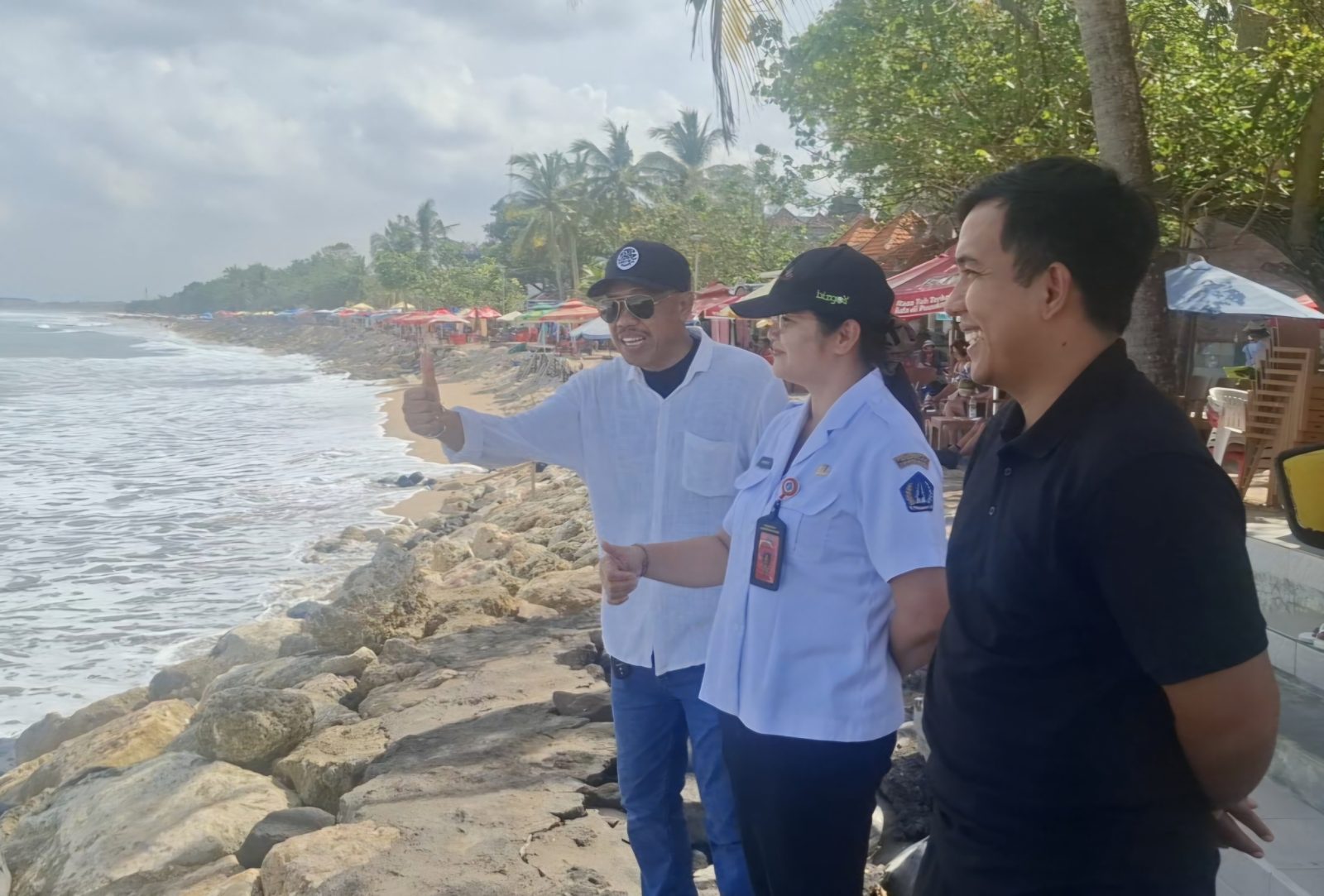 Foto Istimewa Sesi Tiga: Plt Kadisparda Badung Ni Kadek Ari Armaeni didampingi Kepala UPTD Kuta, Wayan Somer saat memantau langsung Pelatihan Operasional Jet Ski sesi tiga di Pantai Kuta.
