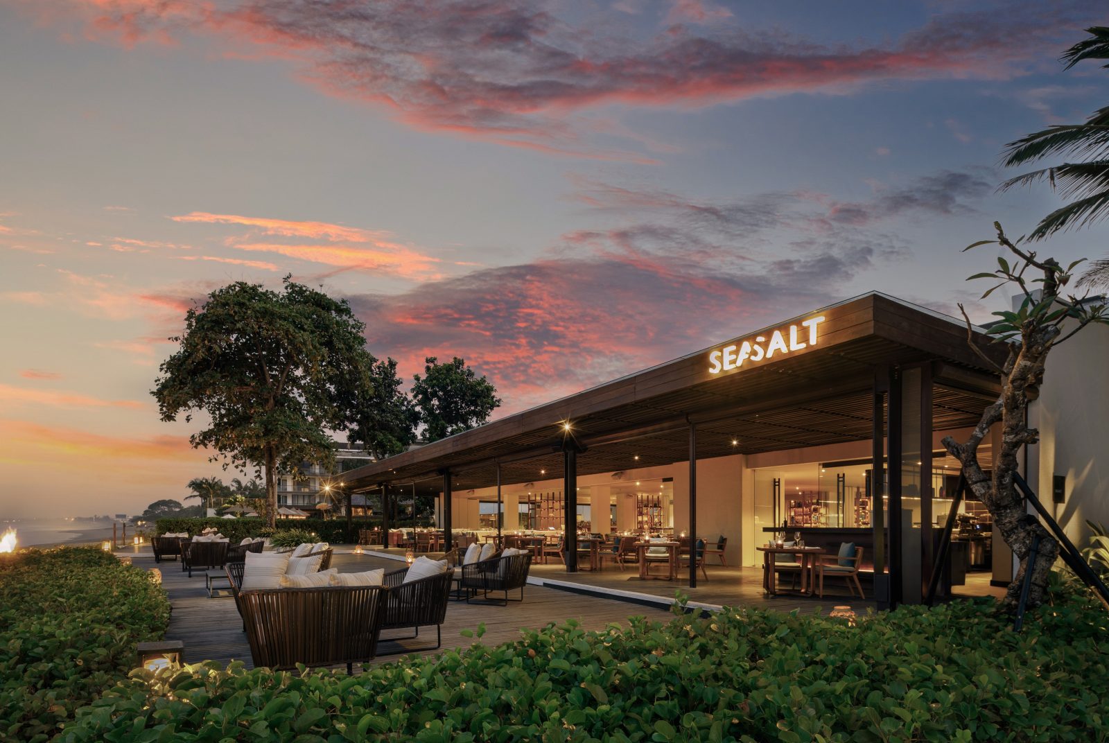 Foto Courtesy Seasalt at Alila Seminyak is celebrating its ninth anniversary as one of Bali’s favorite culinary destinations through a special collaboration titled “Cliff to Coast.