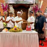 Foto Istimewa Mumbul: Bupati Badung I Wayan Adi Arnawa menghadiri perayaan HUT ke-59 Banjar Mumbul sekaligus meluncurkan Aplikasi Sistem Krama dan Prajuru Adat Mumbul (Sikap Mumbul) di Balai Banjar Mumbul, Kuta Selatan.