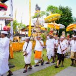 Foto Istimewa Karya: Bupati Badung I Wayan Adi Arnawa bersama jajaran Pemkab Badung melaksanakan persembahyangan dalam rangkaian Karya Nyatur Rebah di Pura Lingga Bhuwana dan Pura Beji, Puspem Badung.