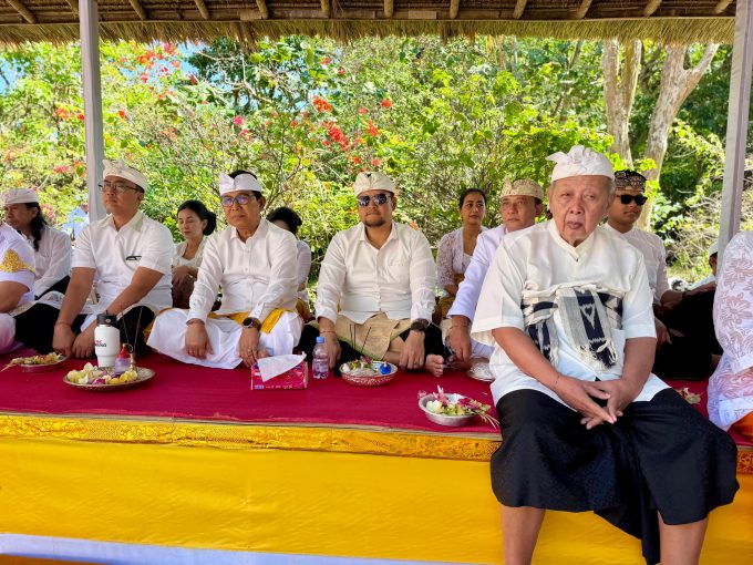 Foto Istimewa Karya: Bupati Badung I Wayan Adi Arnawa bersama Wakil Bupati Bagus Alit Sucipta menghadiri Karya Tawur Balik Sumpah Agung (Catur Niri) di Pura Luhur Uluwatu, Desa Adat Pecatu, Jumat (3/7/2026).
