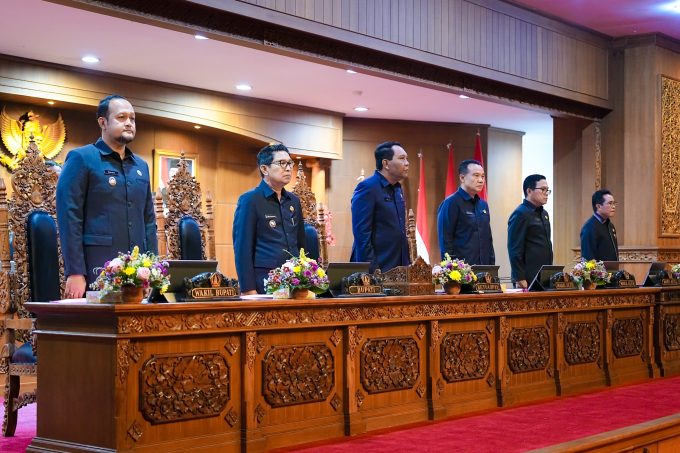 Foto Istimewa Bupati Adi Arnawa menyampaikan penjelasan terhadap Ranperda tentang Pertanggungjawaban Pelaksanaan APBD Tahun Anggaran 2025 kepada DPRD Kabupaten Badung dalam rapat paripurna, di Ruang Sidang Utama Gosana, Gedung DPRD Badung, Senin, (6/7).