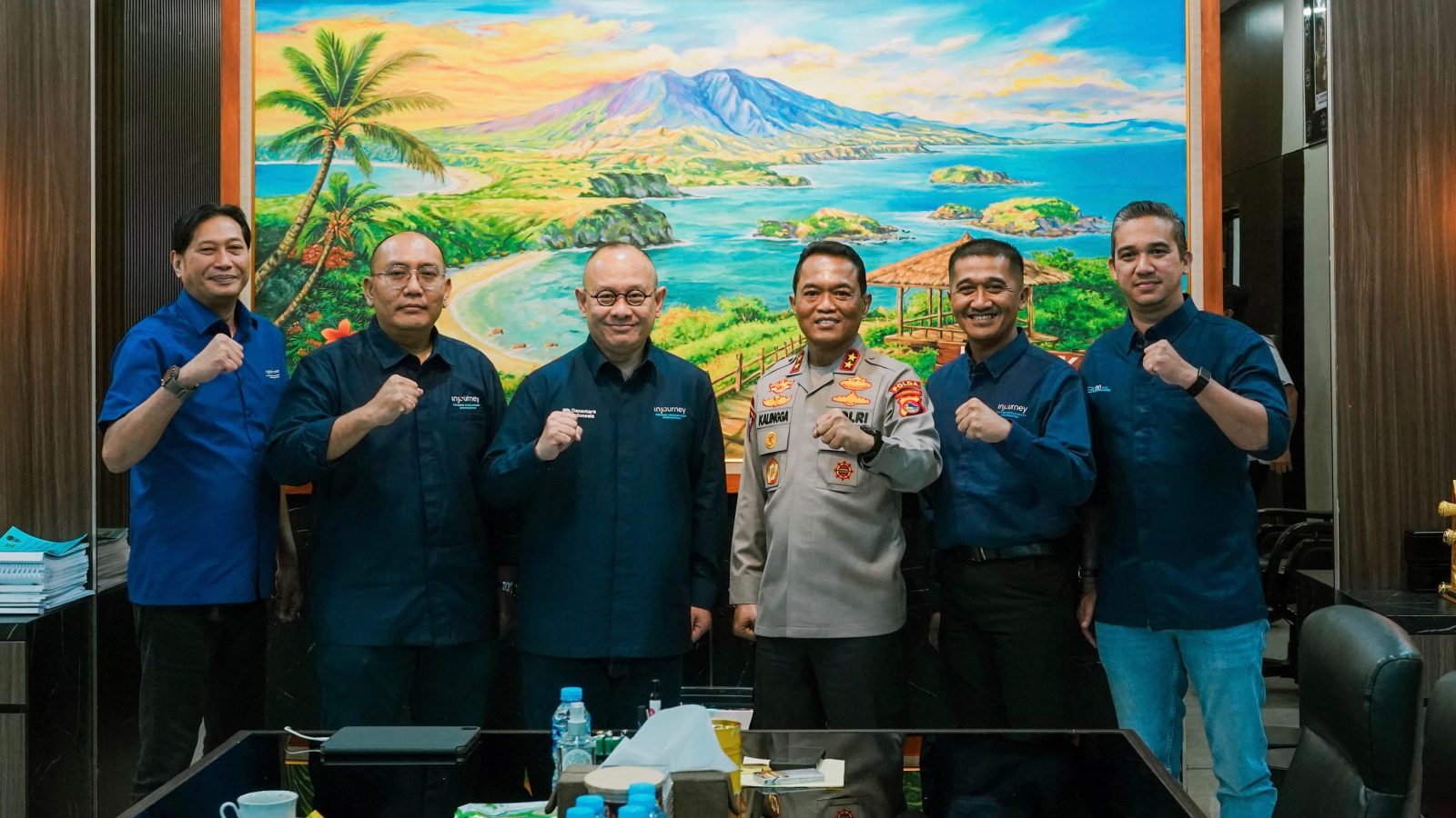 Foto Istimewa ITDC: Direktur Operasi ITDC sekaligus Chairman Pertamina Grand Prix of Indonesia, Troy Warokka, saat melakukan audiensi dengan Kapolda NTB Irjen Pol. Kalingga Rendra Raharja di Mapolda NTB dalam rangka persiapan MotoGP Indonesia 2026.